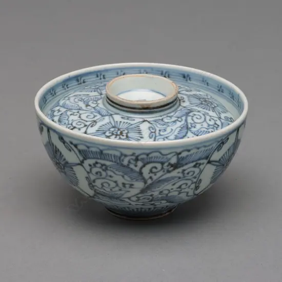 South East Asian porcelain bowl and cover - 20thC?
